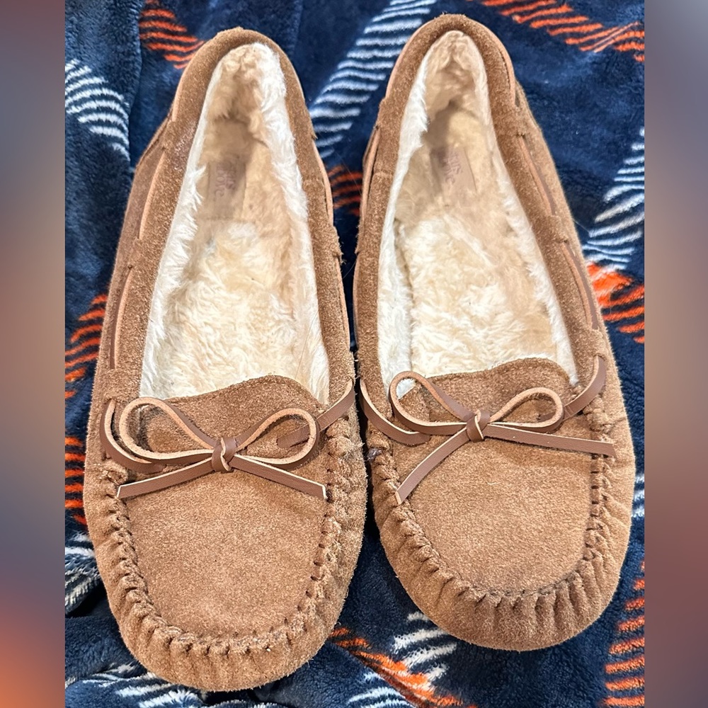 Comfy slippers, fur inside, used once, tan brown color, brand target, size 7